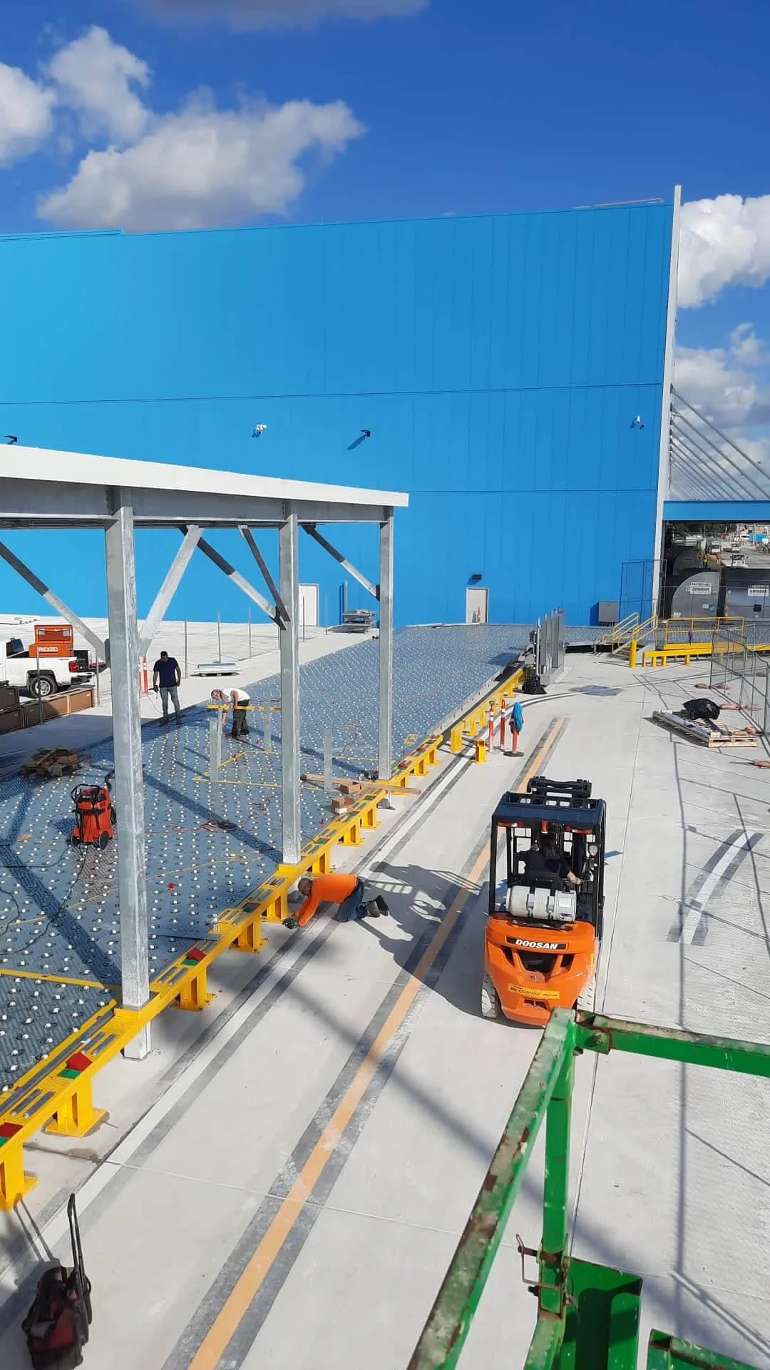 airport loading bridge platform build