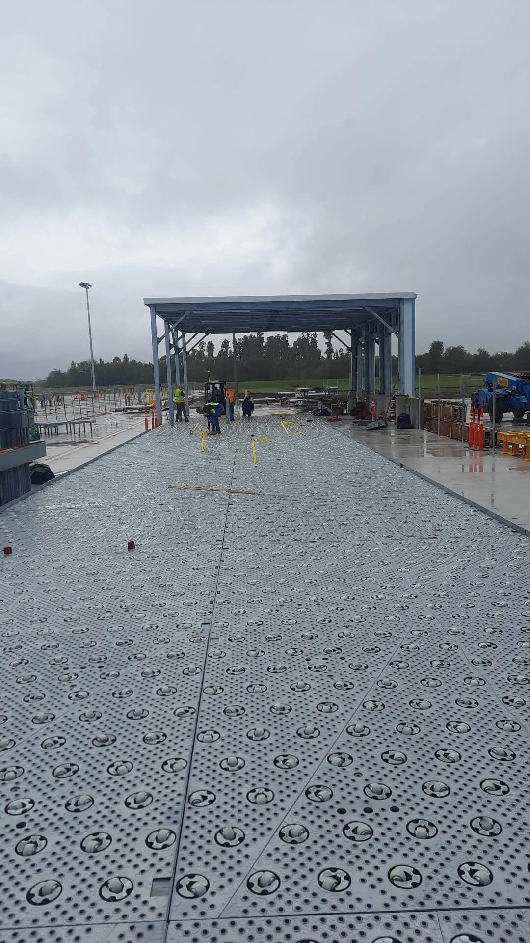 airport passenger bridge construction tarmac