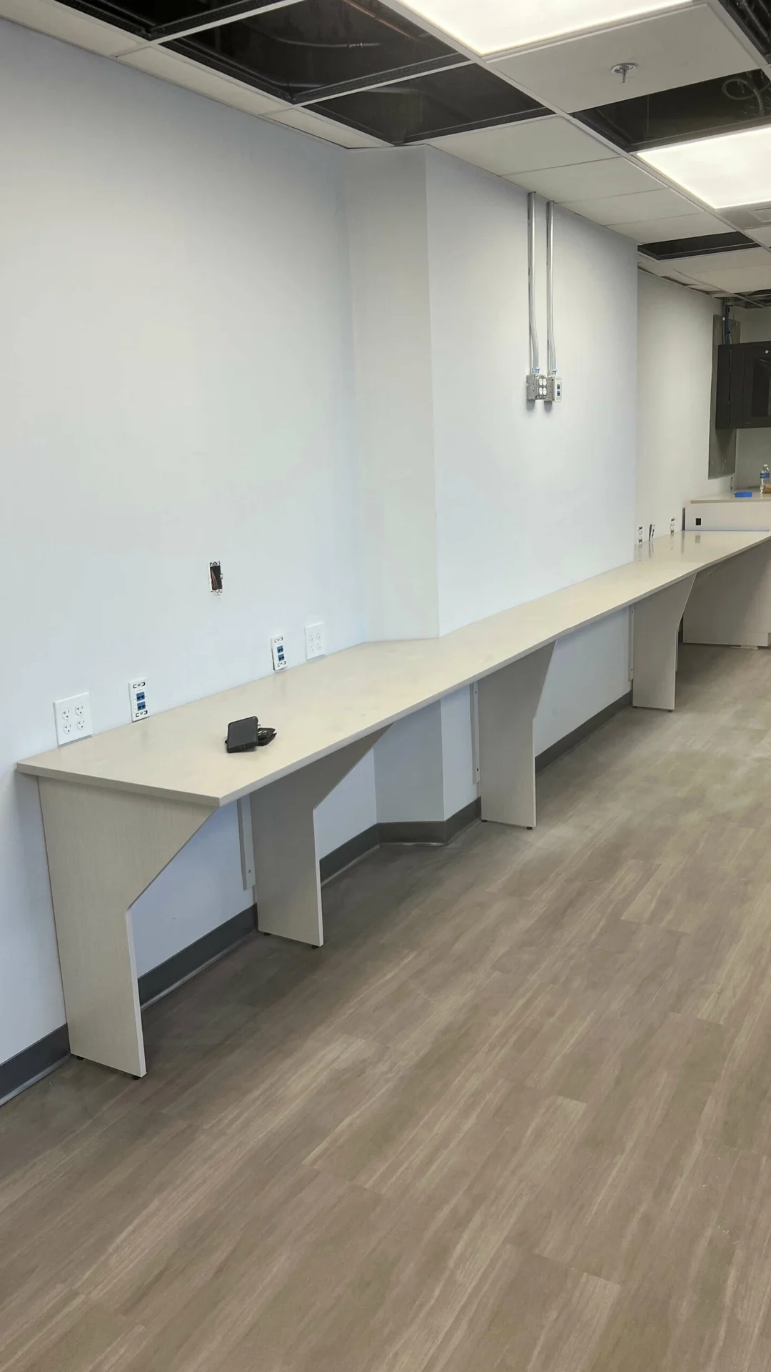 airport terminal workstation countertop install