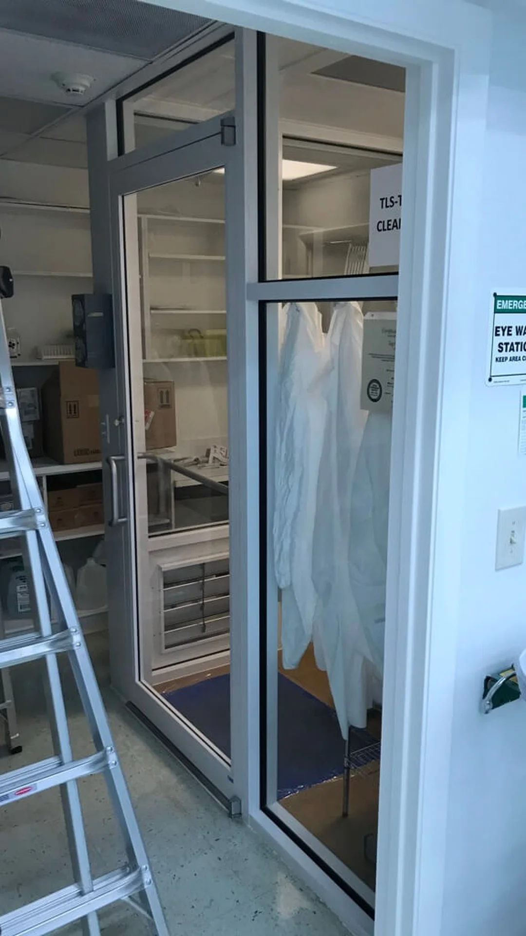 biomedical cleanroom lab entry construction